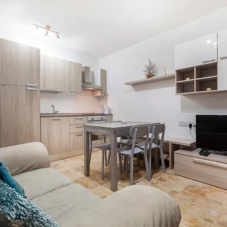 Appartement Cheerful Designer With Comfy Sofa In Valletta