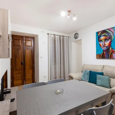 Cheerful Designer With Comfy Sofa In Appartement La Valette