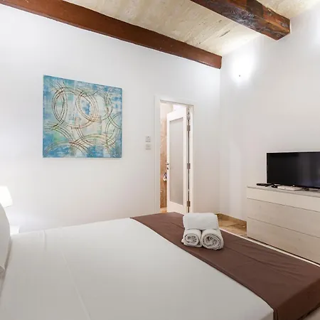 Appartement Cheerful Designer With Comfy Sofa In La Valette